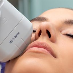 هایفو یا آر اف؟ مقایسه کامل دو روش جوان‌سازی پوست